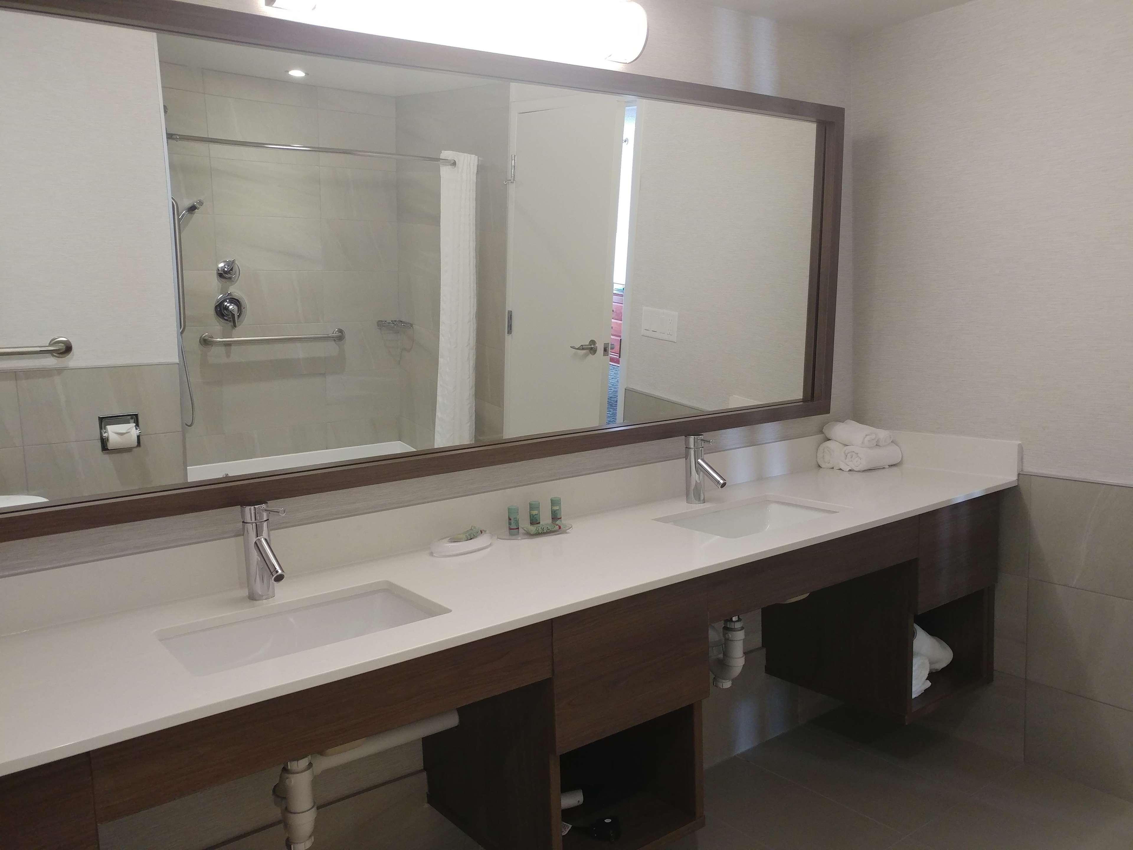 Best Western Hotel Brossard Esterno foto