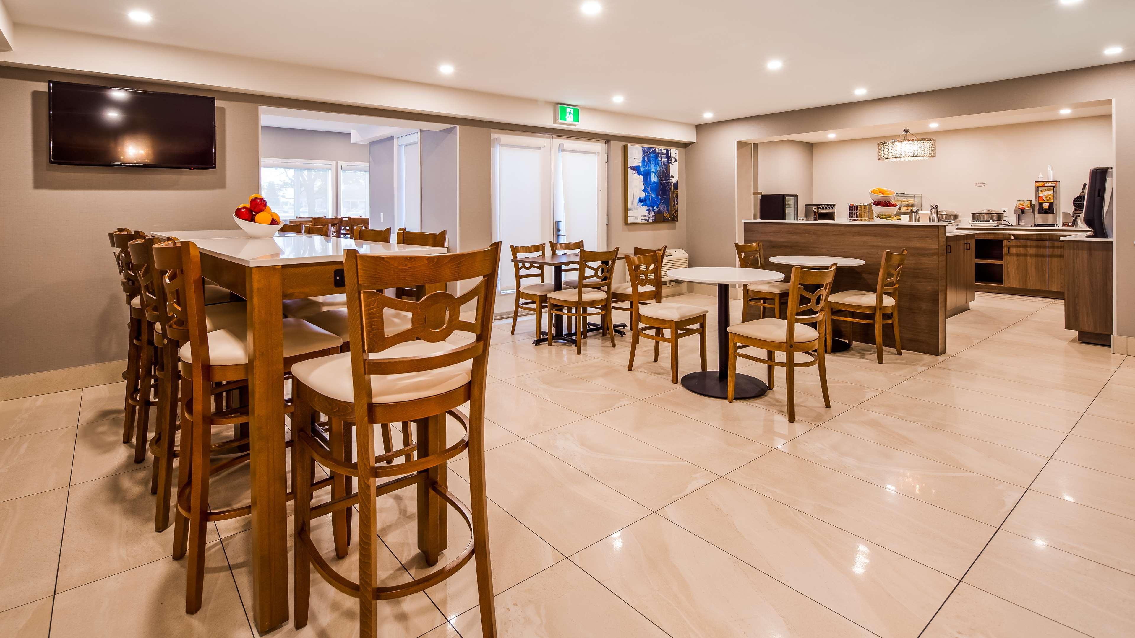 Best Western Hotel Brossard Esterno foto